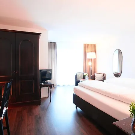 מלון Alpenhof 3*
